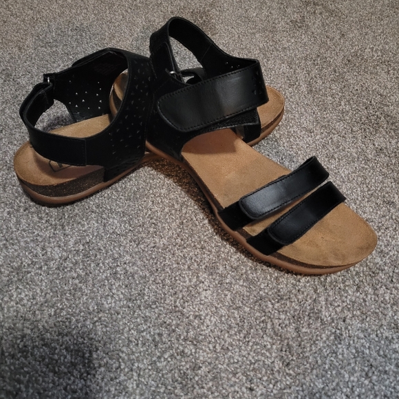 Women's Sandals - Picture 1 of 3